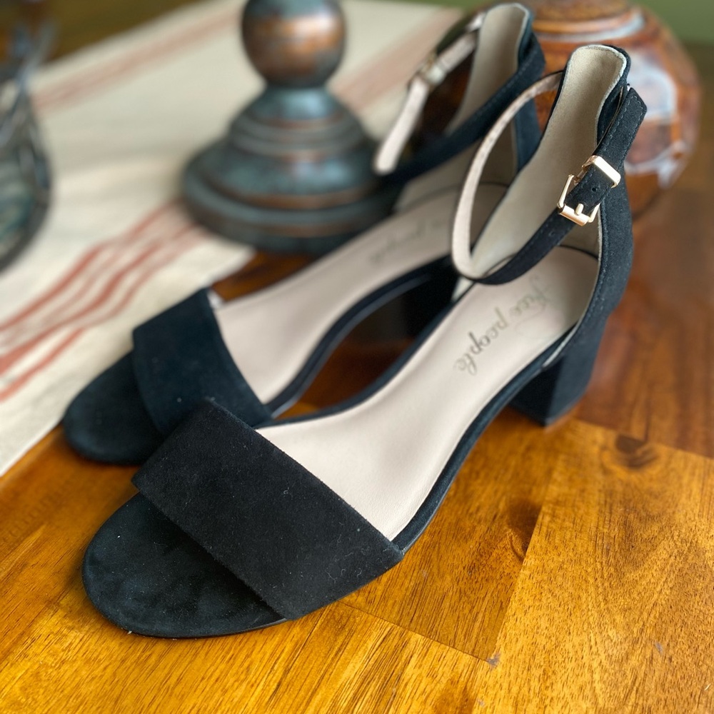Free People Black Suede Pump Gently used